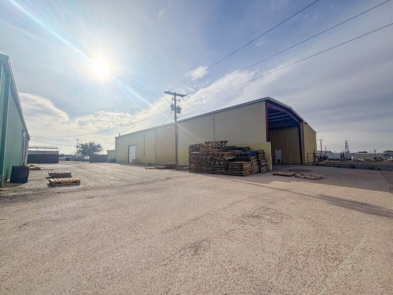 More Photos Of 3803 Mankins Ave, Odessa Warehouse For Sale
