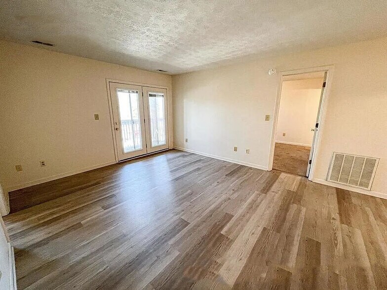 More Photos Of 400 Dabney Dr, Lexington Apartments For Sale