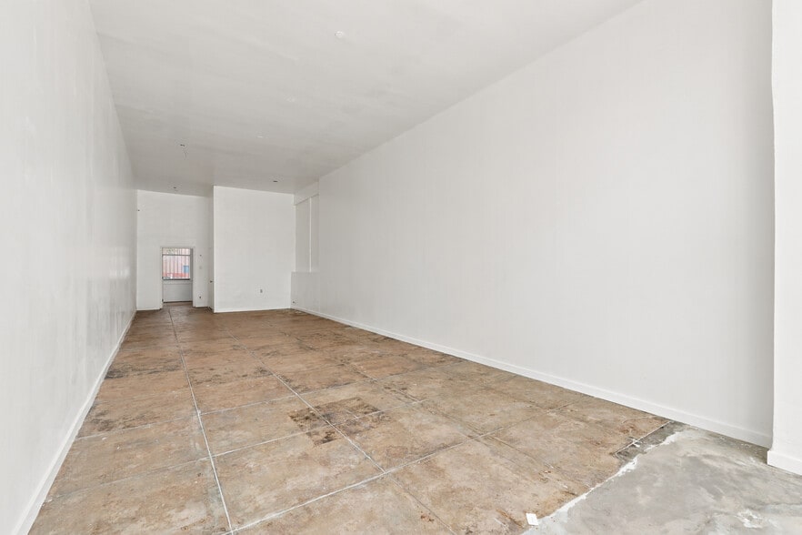 More Photos Of 5648-5662 Hollywood Blvd, Los Angeles Storefront For Lease
