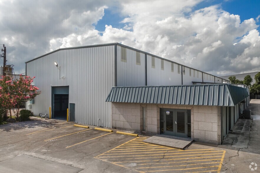 More Photos Of 6445 Burlington Dr, Houston Warehouse For Lease