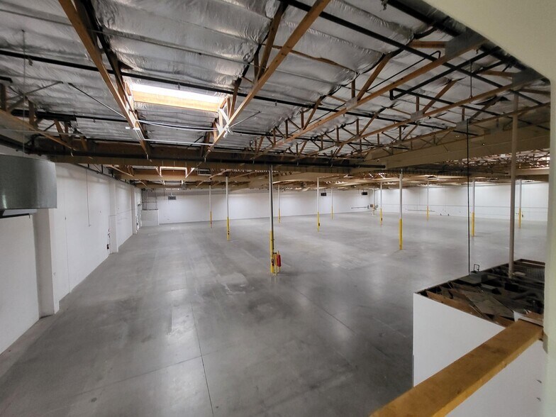 More Photos Of 3326 Ponderosa Way, Las Vegas Warehouse For Lease