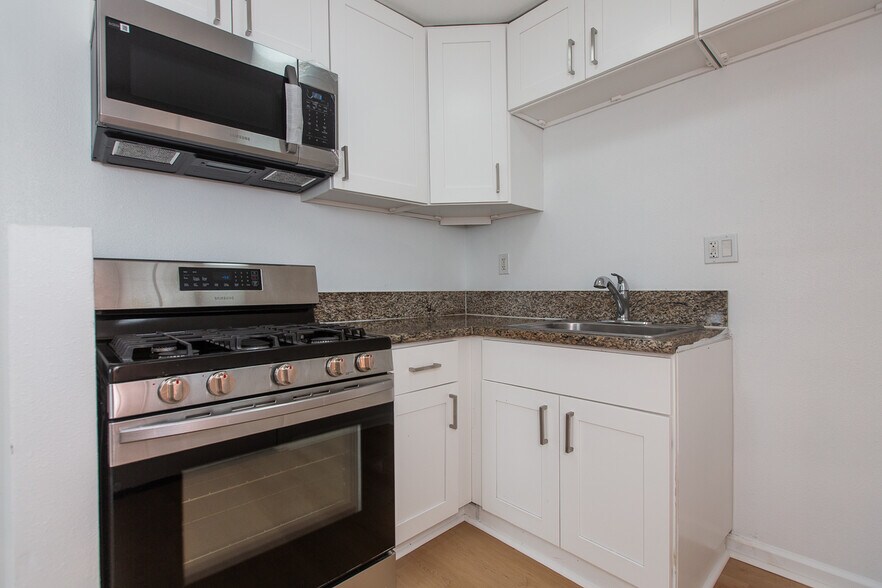 More Photos Of 14425 Prairie Ave, Lawndale Office Residential For Sale
