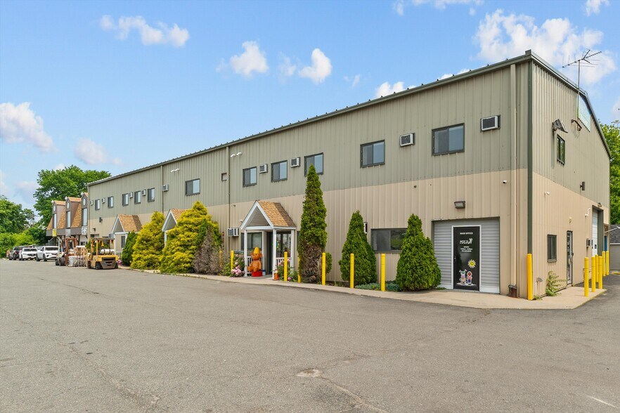 Primary Photo Of 10 Bennett Hwy, Saugus Warehouse For Lease