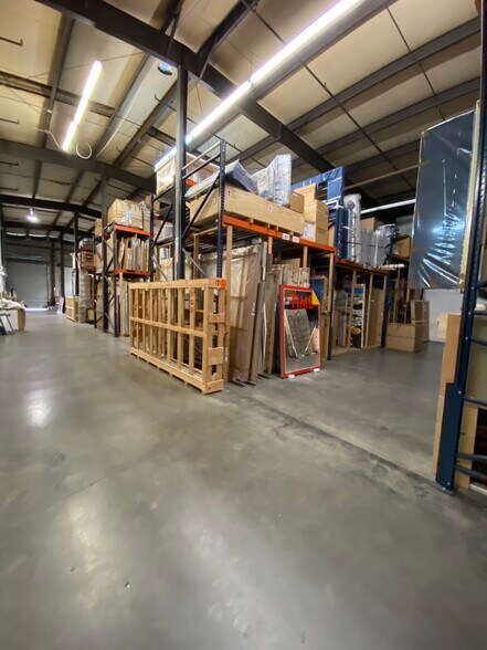 More Photos Of 2101 E 51st St, Vernon Manufacturing For Lease