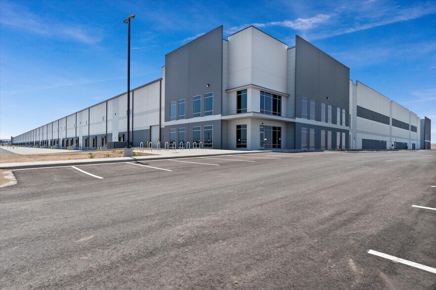 More Photos Of 951 E Gowen Rd, Boise Industrial For Lease