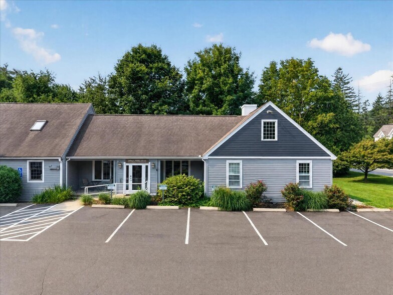 More Photos Of 147 Westbrook Rd, Essex Office For Sale