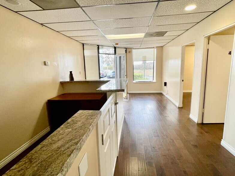 More Photos Of 4550 Kearny Villa Rd, San Diego Office For Sale