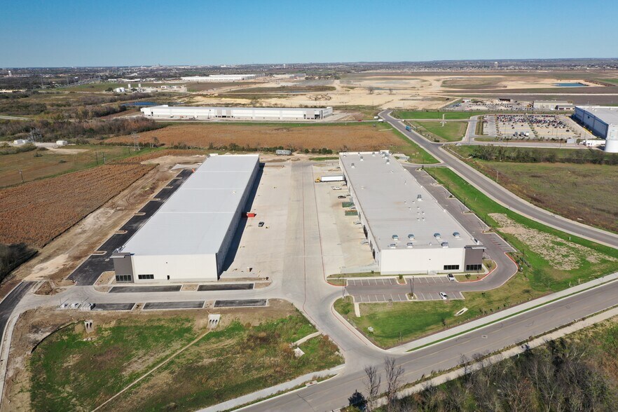 More Photos Of 912 Flustern Rd, San Marcos Distribution For Lease