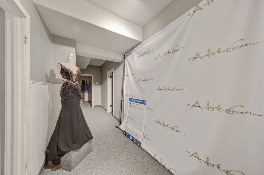 More Photos Of 2001 10th St, Emmetsburg General Retail For Sale