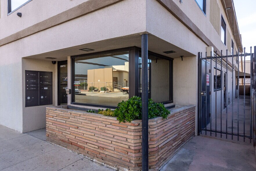 More Photos Of 7131-7133 Darby Ave, Reseda Office For Sale