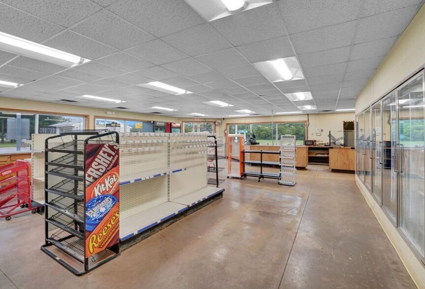 More Photos Of 87 N Main St, Franklinville Service Station For Lease