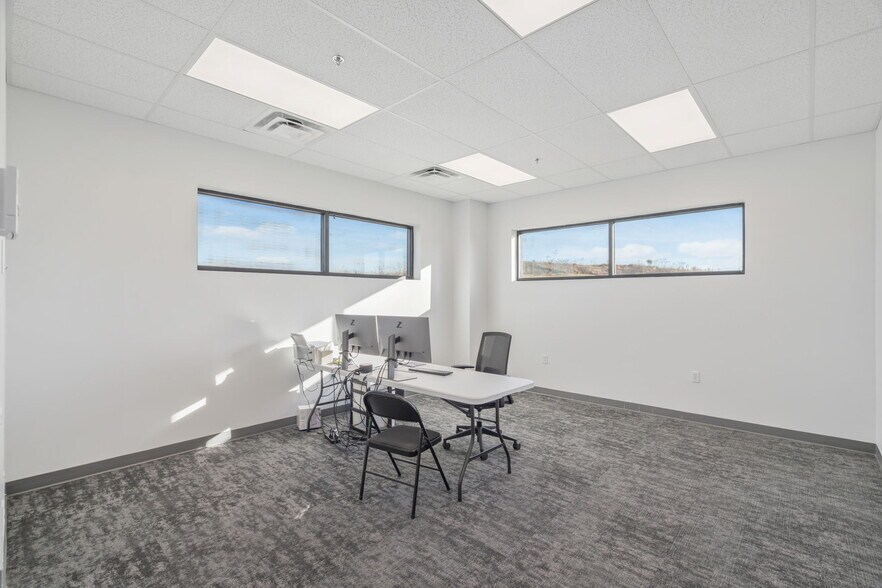 More Photos Of 1295 Huntington Park Dr, Loudon Warehouse For Lease