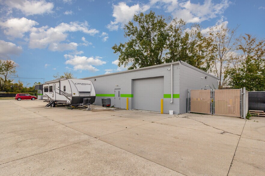 More Photos Of 2412 Midland Rd, Saginaw Service For Sale