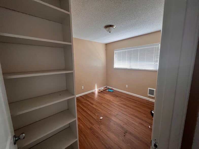 More Photos Of 271 Clay St E, Monmouth Apartments For Sale