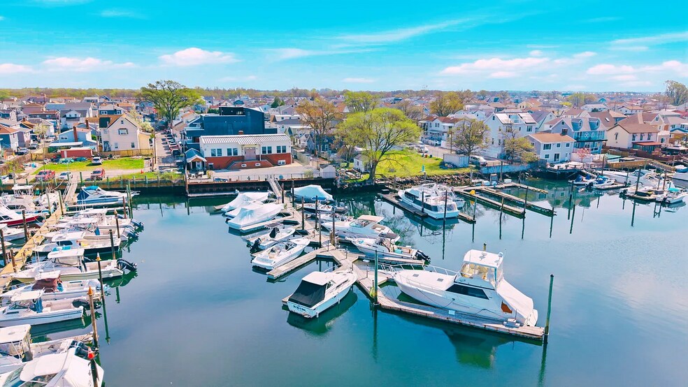 More Photos Of 1 Merit Ct, Brooklyn Marina For Sale