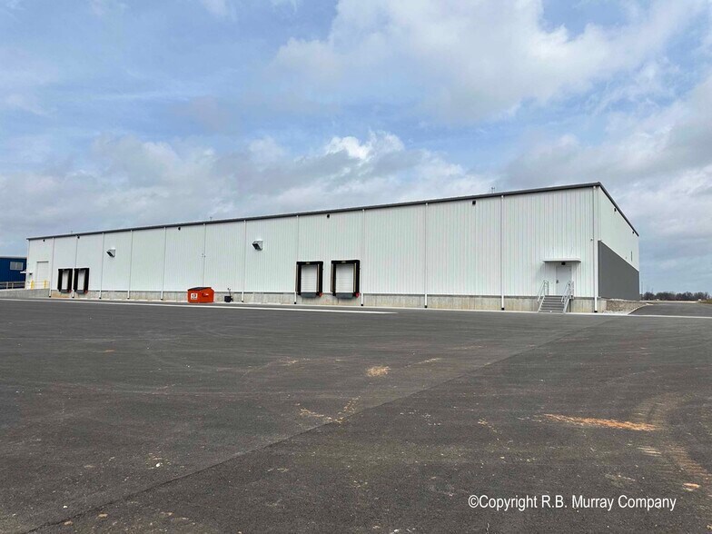 More Photos Of 802 Lillian, Strafford Warehouse For Lease