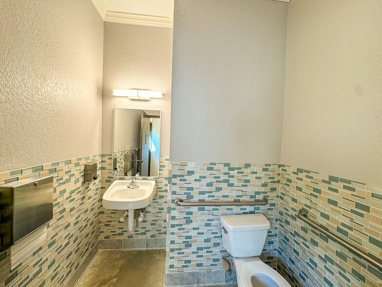 More Photos Of 201 N Heatherwilde Blvd, Pflugerville Unknown For Lease