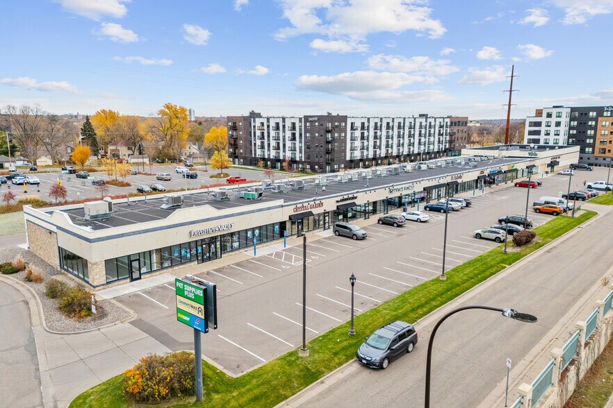 More Photos Of 4701-4751 Hiawatha Ave, Minneapolis Storefront For Sale