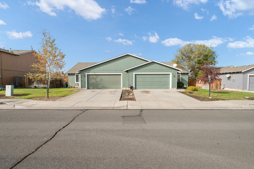 More Photos Of 888 SE Kierra Pl, Madras Apartments For Sale