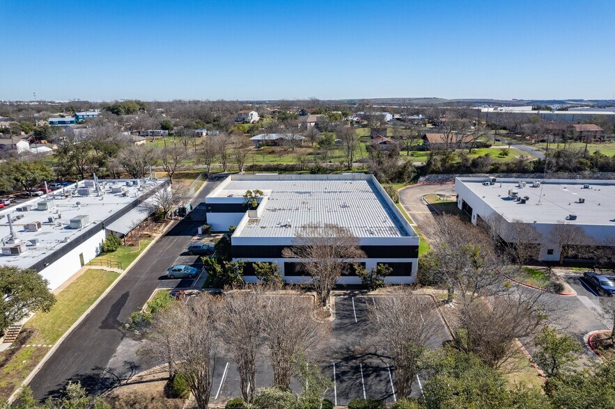 More Photos Of 8605 Cross Park Dr, Austin Office For Lease