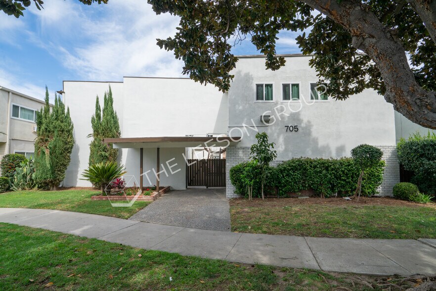 Primary Photo Of 705 E Santa Fe Ave, Fullerton Apartments For Sale