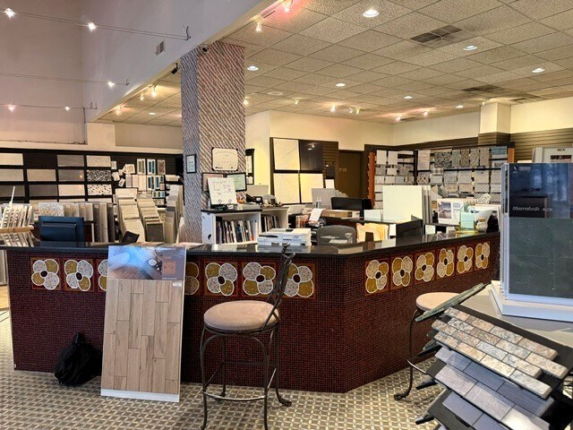More Photos Of 5690 Summer Ave, Memphis General Retail For Sale