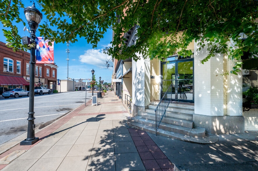 More Photos Of 812 West Ave, Lenoir Storefront Retail Office For Sale