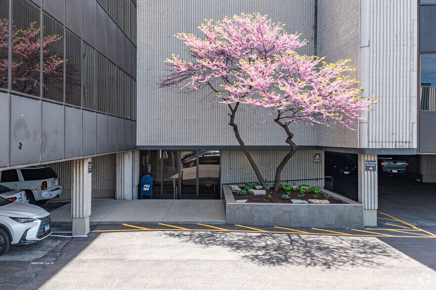 More Photos Of 1100 Jorie Blvd, Oak Brook Office For Lease