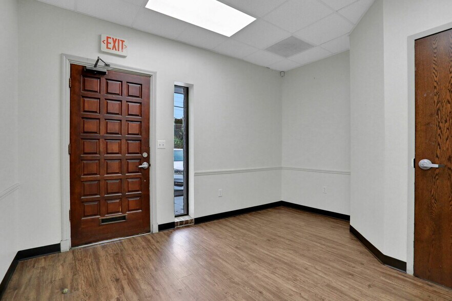 More Photos Of 1712-1736 University Blvd S, Jacksonville Medical For Sale