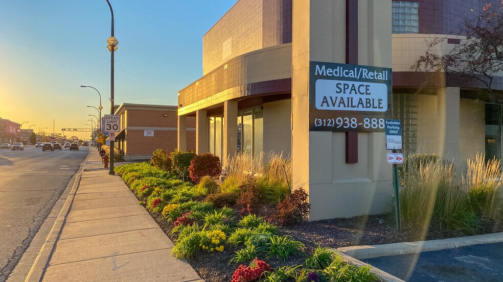 More Photos Of 4932-5000 W 95th St, Oak Lawn Unknown For Lease