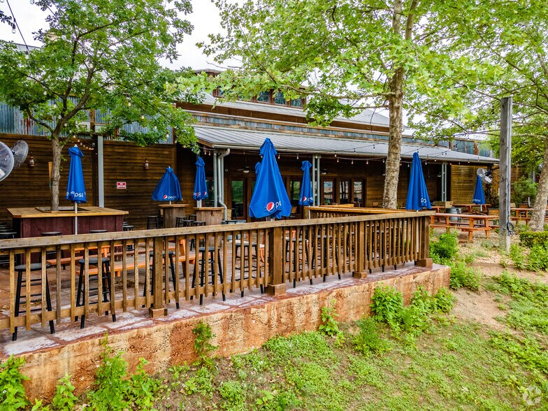 More Photos Of 1515-1575 Kuehler Ave, New Braunfels Freestanding For Lease