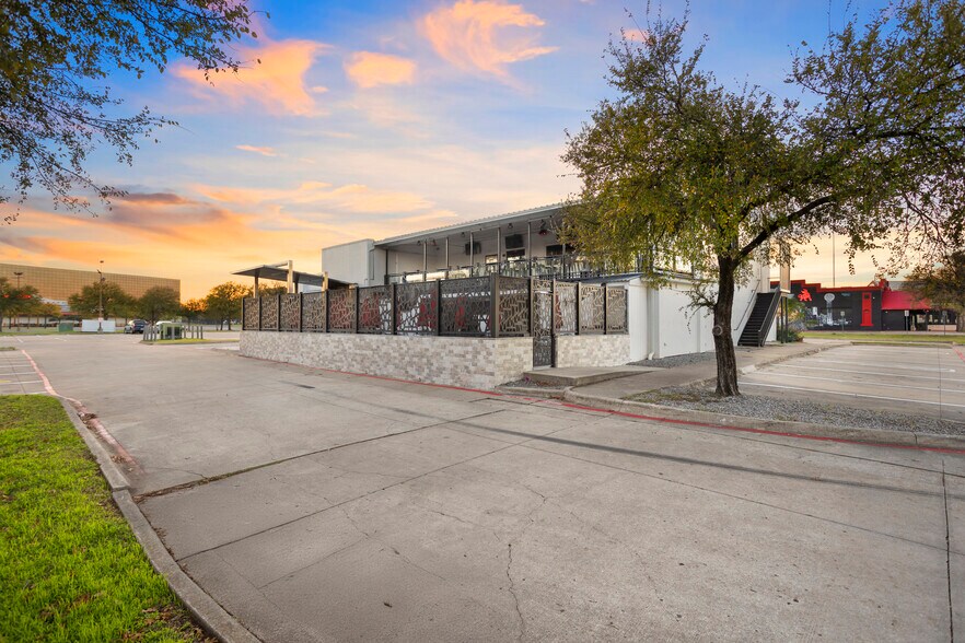 More Photos Of 10333 E Technology Blvd, Dallas Bar For Sale