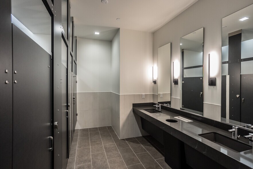 More Photos Of 611 5th Ave, Des Moines Office For Lease