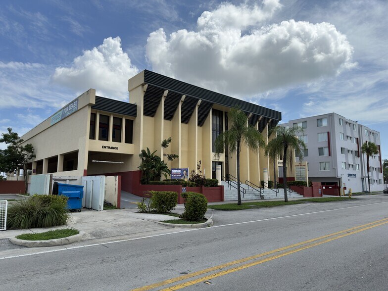 More Photos Of 951 NE 167th St, Miami Medical For Sale