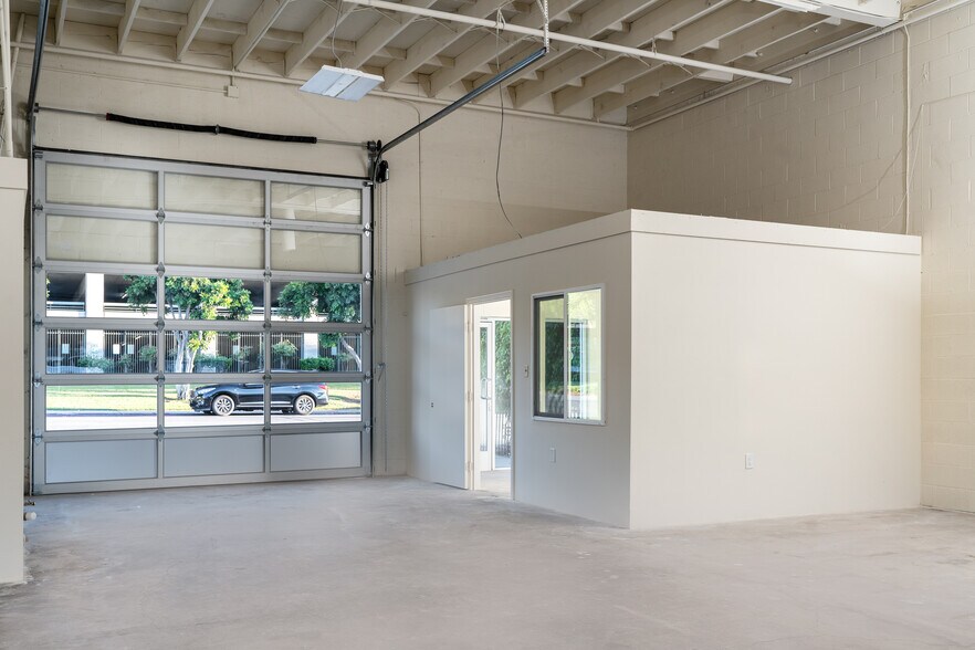 More Photos Of 4430 Vandever Ave, San Diego Warehouse For Lease
