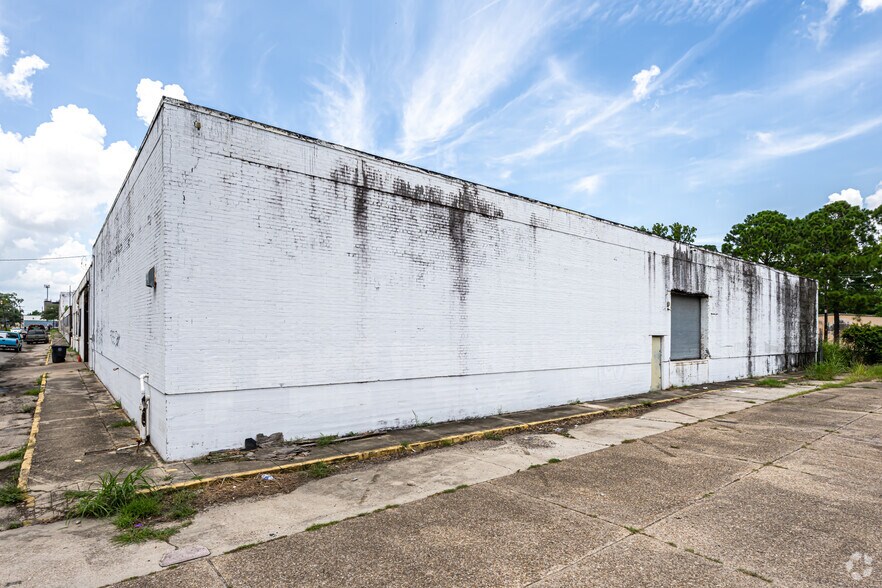 More Photos Of 2635 Monroe, Baton Rouge Manufacturing For Sale