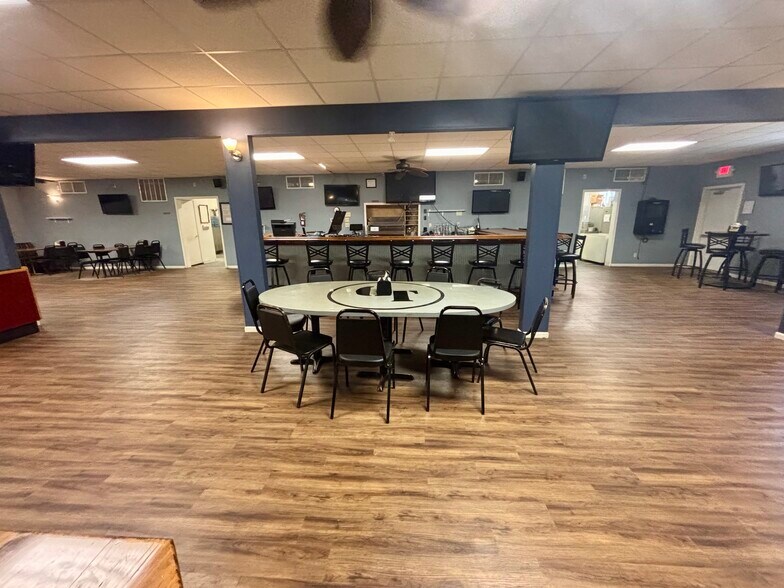 More Photos Of 106 E 4th St, Washington Restaurant For Sale