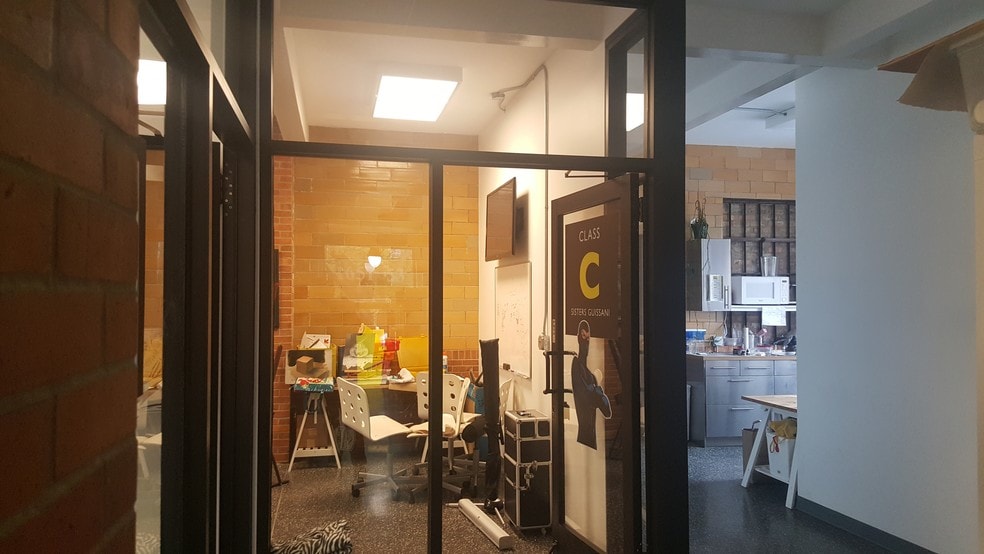 More Photos Of 1659 W Hubbard St, Chicago Loft Creative Space For Lease