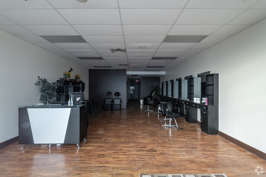 More Photos Of 155 Sweetwater Blvd, Port Washington Unknown For Lease