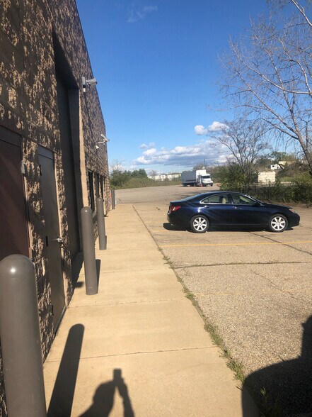 More Photos Of 3408 Busch Dr SW, Grandville Manufacturing For Sale