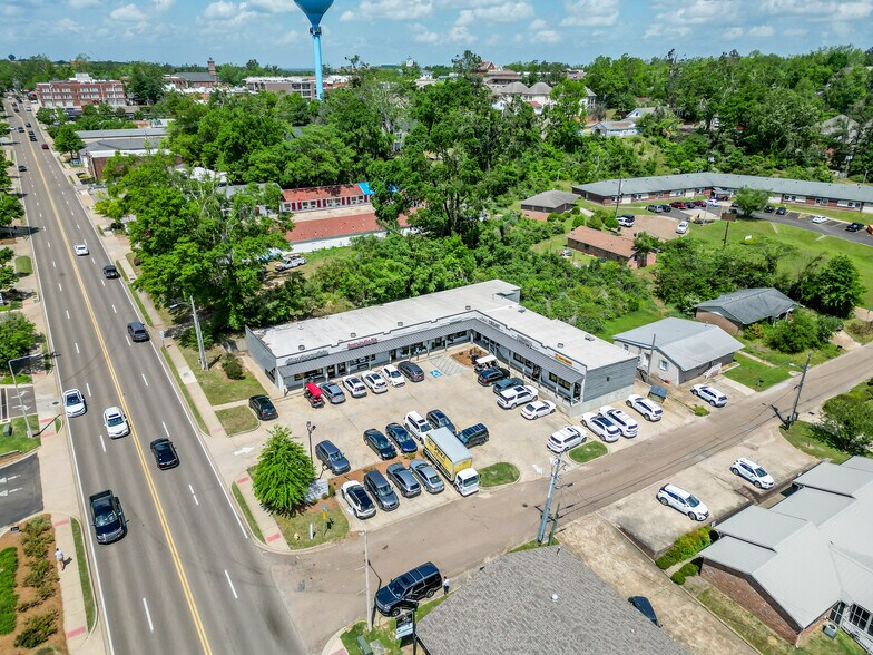 More Photos Of 1525 University Ave, Oxford General Retail For Sale