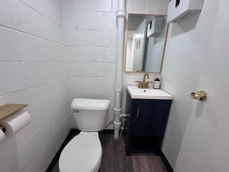 More Photos Of 120 Thompson Dr, Norman Storefront For Lease