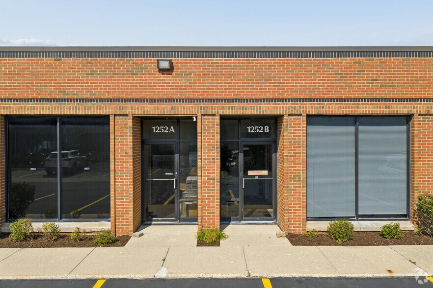 More Photos Of 1200-1258 Remington Rd, Schaumburg Light Distribution For Lease