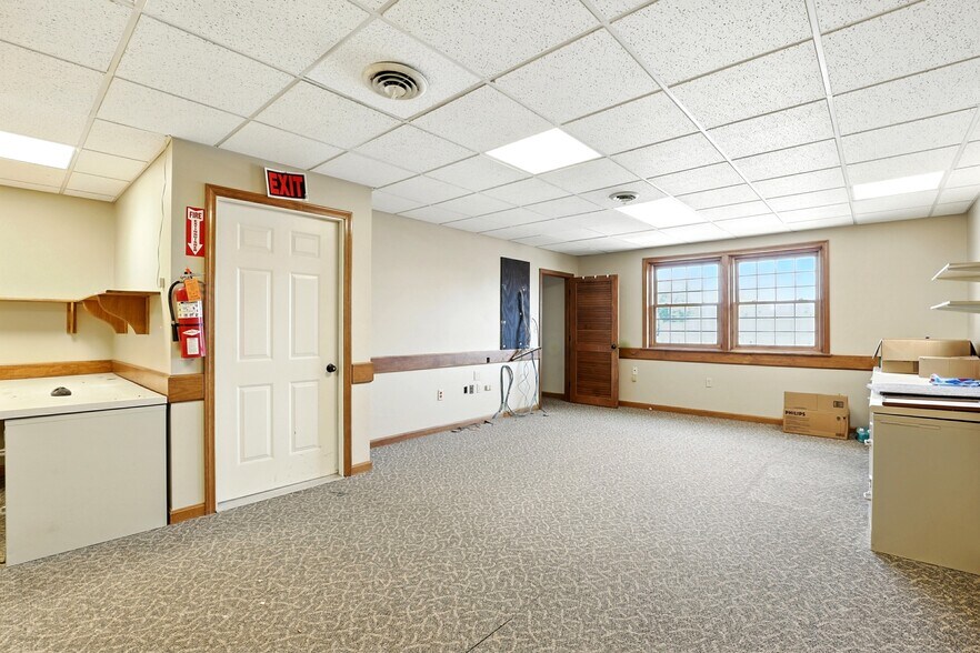 More Photos Of 40 S River Rd, Bedford Medical For Lease