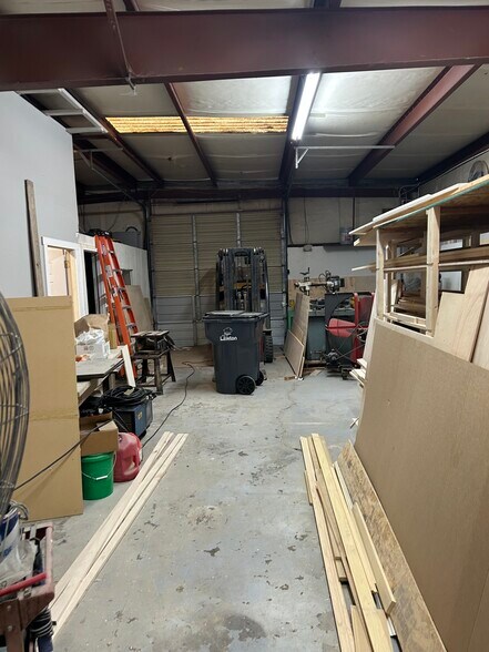 More Photos Of 1802 SW Sheridan Rd, Lawton Manufacturing For Sale