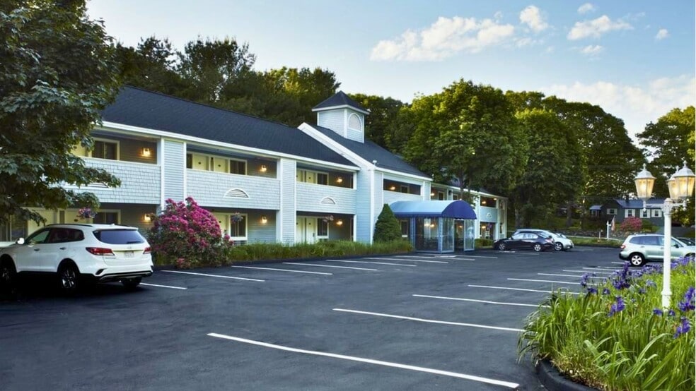 More Photos Of 7 Turbats Creek Rd, Kennebunkport Hotel For Sale