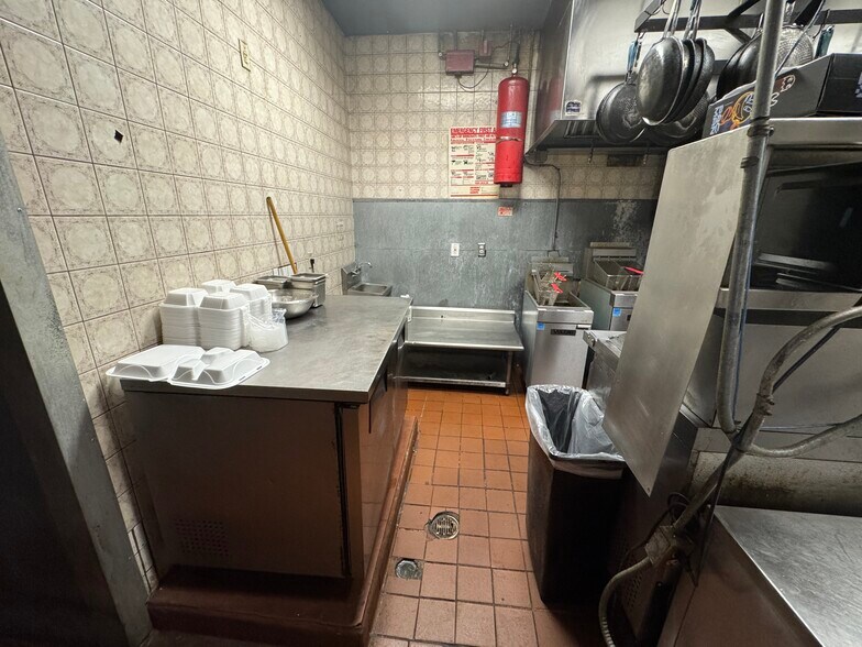 More Photos Of 219 N 21st Ave, Hollywood Storefront Retail Office For Sale