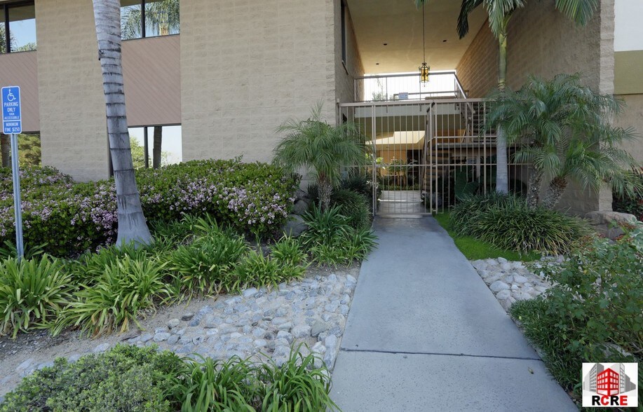 More Photos Of 225 E Airport Dr, San Bernardino Medical For Lease