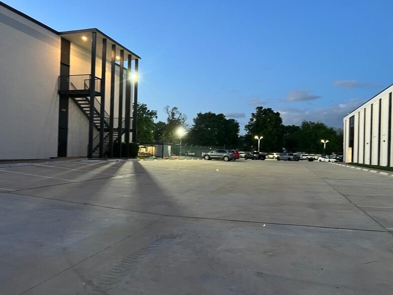 More Photos Of 7141 Office City Dr, Houston Unknown For Lease