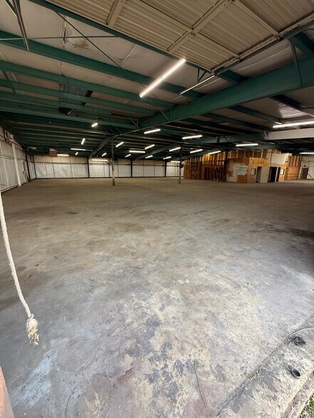 More Photos Of 4068 Hatcher Cir, Memphis Warehouse For Lease